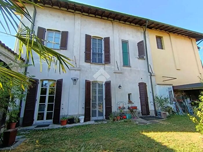 Casa con 7 locali in vendita in Piazza XXI Luglio, Robecco Sul Naviglio