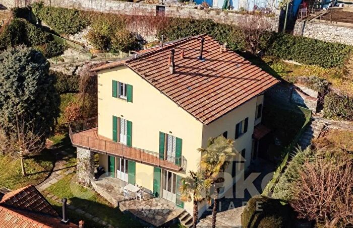 Casa con 5 locali in vendita in Via Fontana Carate Urio Carate Urio Borgo Fronte Lago Panoramico Residenziale, Carate Urio