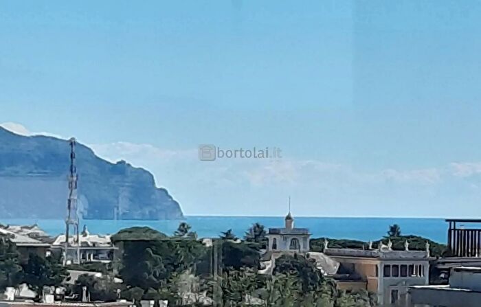 Casa con 13 locali in vendita in Via Prasca, Genova