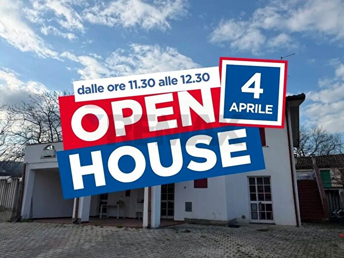 Casa con 5 locali in vendita in Contrada Case Bruciate, Farindola