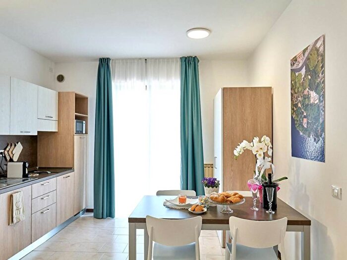 Appartamento trilocale in affitto in Via dei Canestrelli, Moniga del Garda