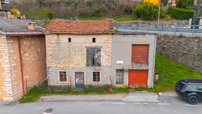 Casa monolocale in vendita in Via Don Mazza, Cerro Veronese