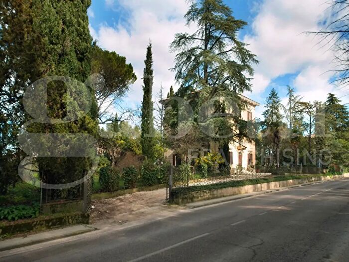 Appartamento trilocale in vendita in Via Flaminia, Bevagna