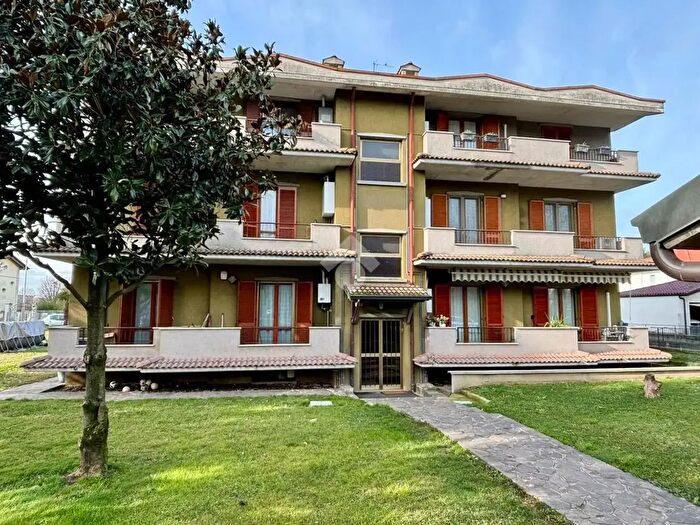 Appartamento trilocale in vendita in Via Tasso, Castel Rozzone
