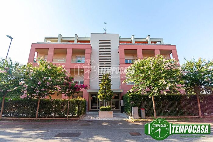 Appartamento trilocale in vendita in Via Giosue Carducci, Crema