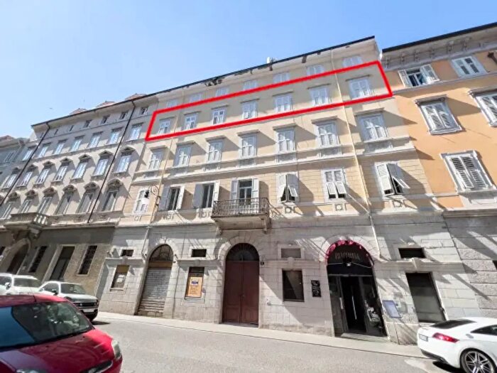 Appartamento con 6 locali in vendita in Via del Lazzaretto Vecchio, Trieste