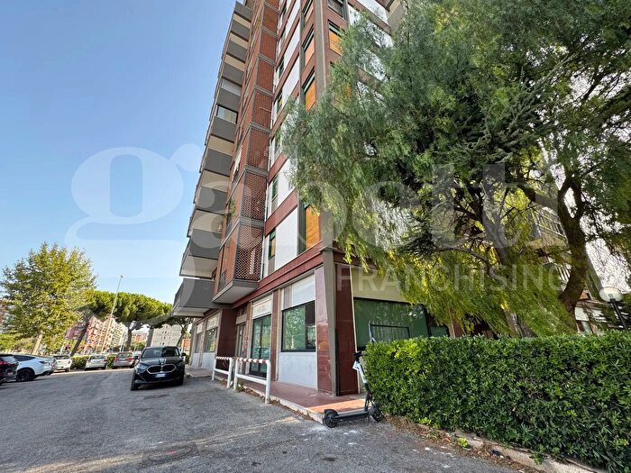 Appartamento con 5 locali in vendita in Via Antonio De Ferrariis, Bari