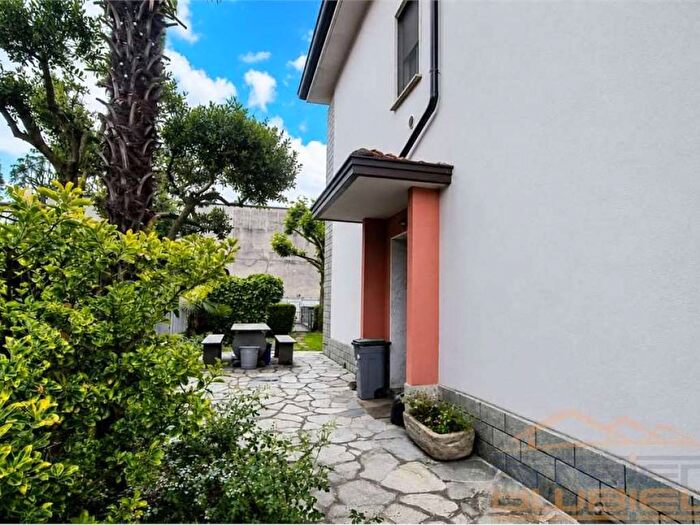 Appartamento trilocale in affitto in via Privata Magni, Centro, Osnago