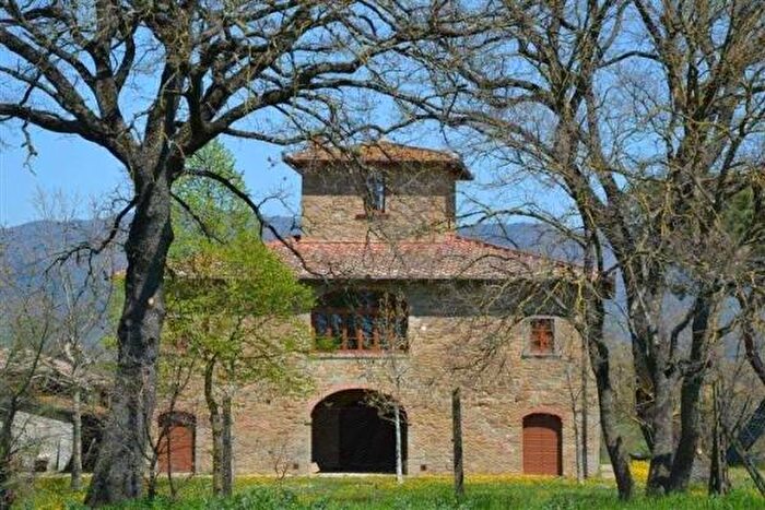 Casa con 6 locali in vendita in Cortona