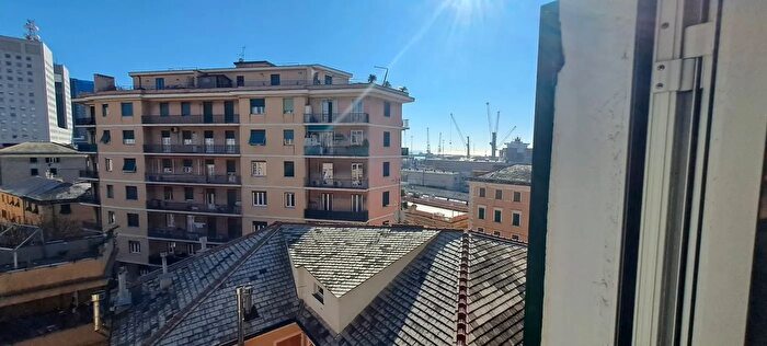 Appartamento con 5 locali in vendita in Via Prasio, Genova