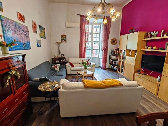 Appartamento quadrilocale in affitto in Via della Croce Rossa, Chiaia, Napoli