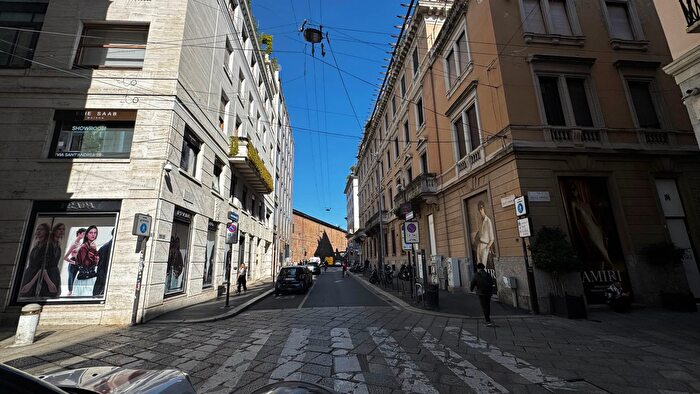 Appartamento quadrilocale in affitto in Via SantAndrea, Milano