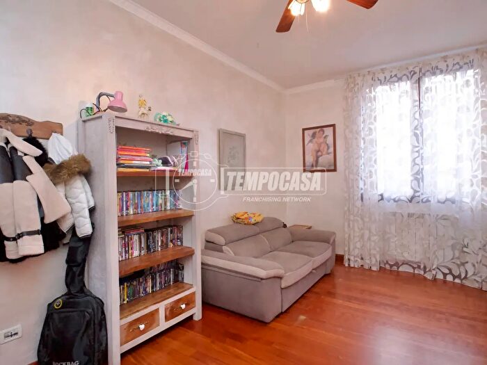 Appartamento quadrilocale in vendita in Via Ada Negri, Bollate