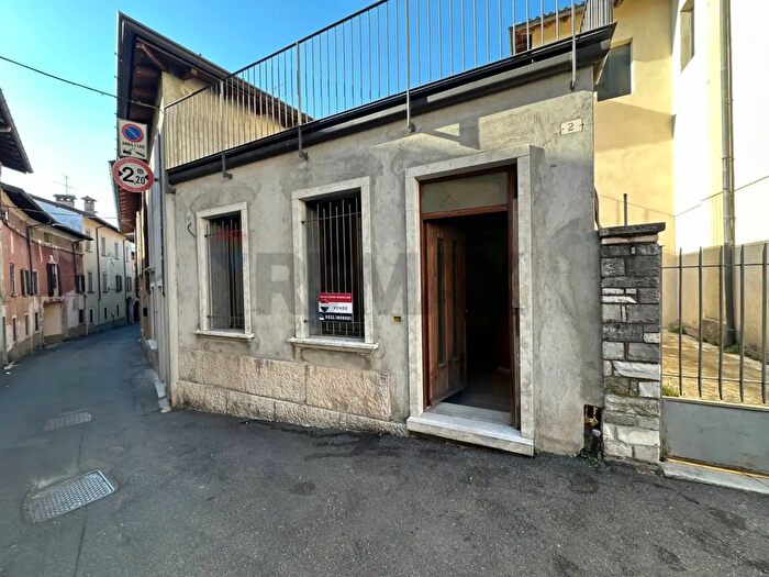 Appartamento con 6 locali in vendita in Via Vico, Viggiu