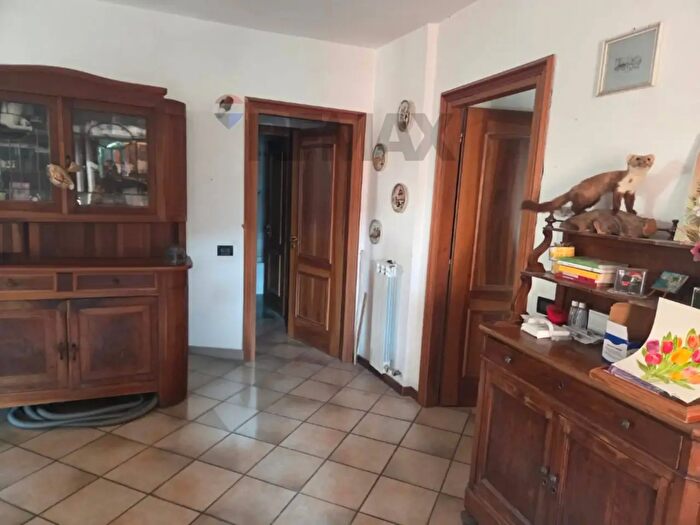 Appartamento trilocale in vendita in Via Libertà, Casalzuigno