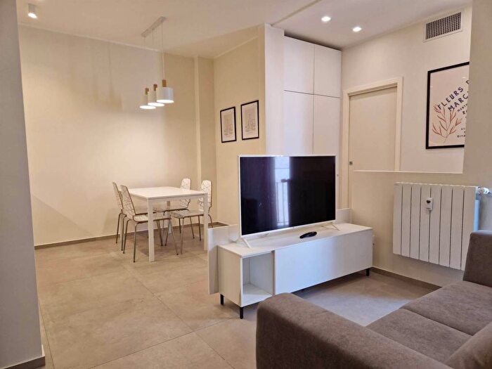 Appartamento quadrilocale in affitto in Via Soperga, Centrale, Milano
