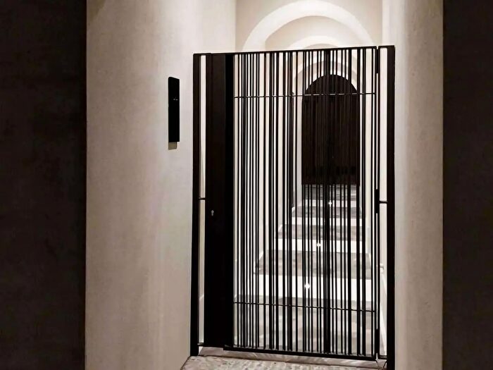 Appartamento con 6 locali in vendita in Via Beverora, Piacenza