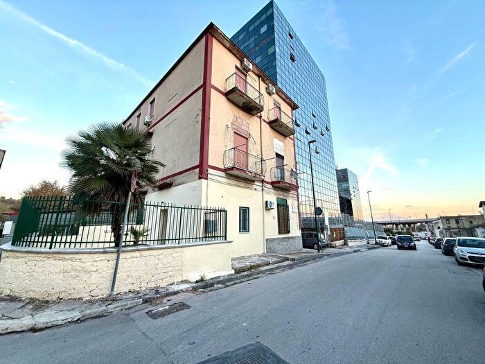 Appartamento monolocale in affitto in Poggioreale, Napoli