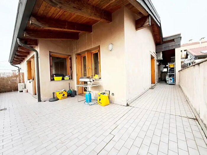 Appartamento trilocale in vendita in Piazza Alcide De Gasperi, Gerenzano