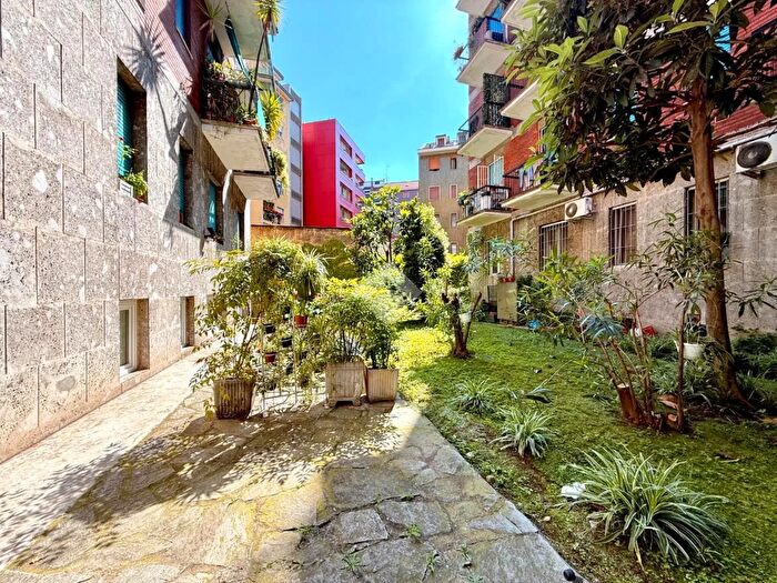 Appartamento trilocale in vendita in Via Tolmezzo, Milano