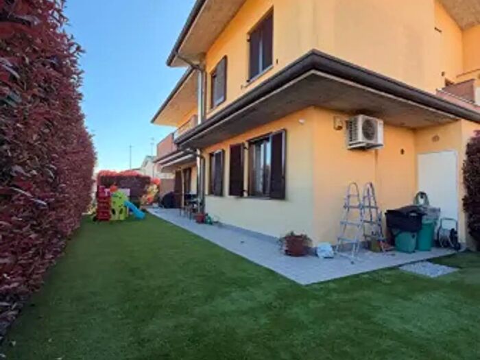 Appartamento trilocale in vendita in Via Roma, Antegnate