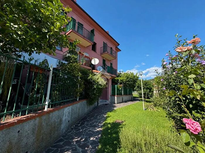 Appartamento quadrilocale in vendita in Via Lino Saettone, Albisola Superiore