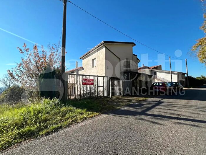Casa con 10 locali in vendita in Via Quercia Marcozzo Snc, Gioia Sannitica