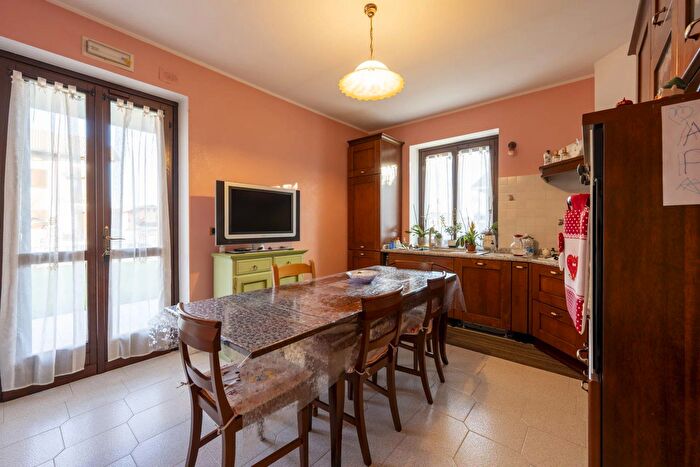 Casa con 9 locali in vendita in Via B Smetana, Volpiano