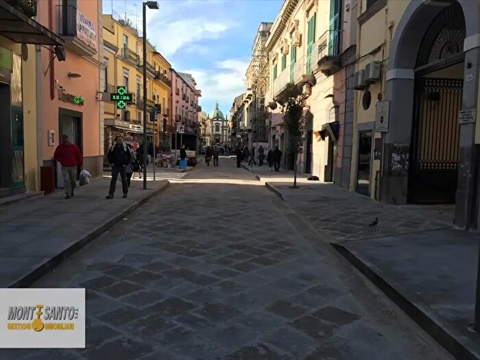 Appartamento con 5 locali in vendita in Giugliano In Campania