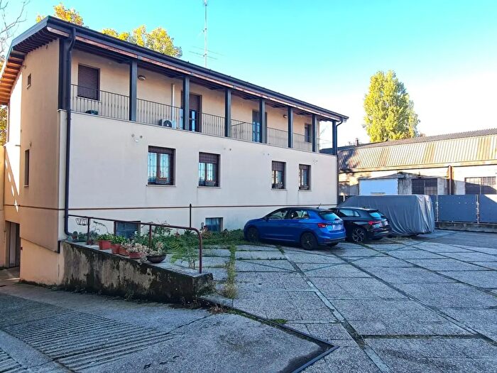 Appartamento trilocale in vendita in Brescia