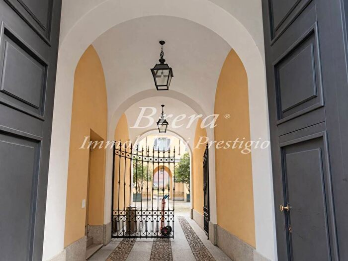 Appartamento trilocale in affitto in Via Marco Polo, Porta Nuova, Milano