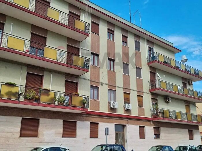 Appartamento con 8 locali in vendita in Via F Caracciolo, Augusta