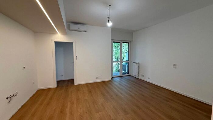 Appartamento quadrilocale in vendita in Via Madonna Pellegrina Bareggio, Bareggio