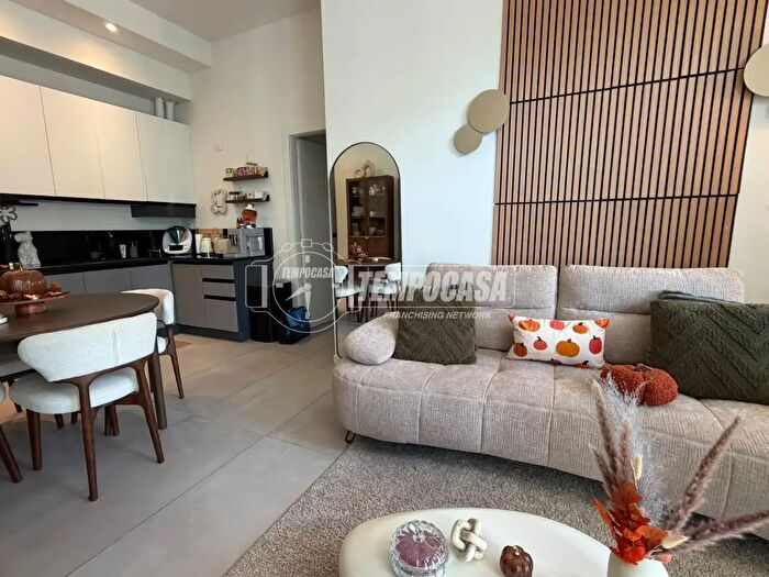 Appartamento trilocale in vendita in Desenzano Del Garda