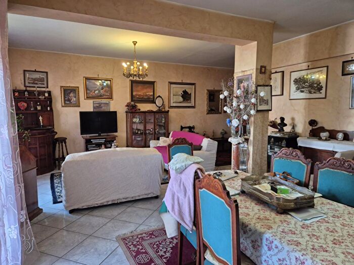 Appartamento trilocale in vendita in Roma