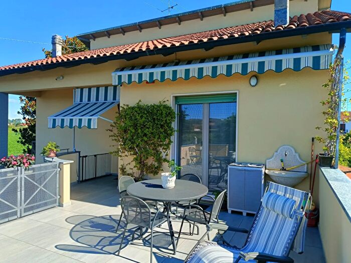 Casa quadrilocale in vendita in Cantone Castello B, Casale Monferrato