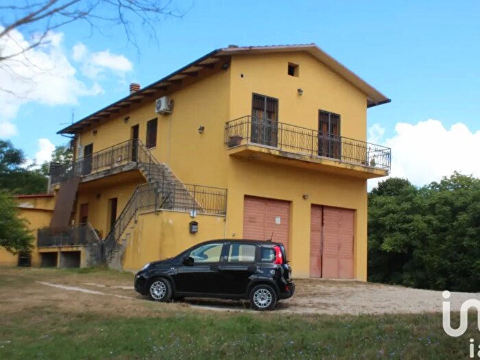 Casa con 13 locali in vendita in Via Pole, Acqualagna