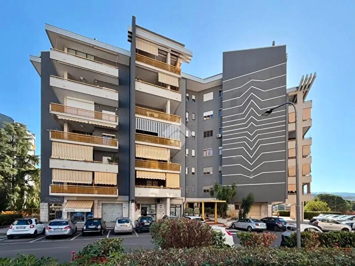 Appartamento quadrilocale in vendita in Via Tevere, Rende