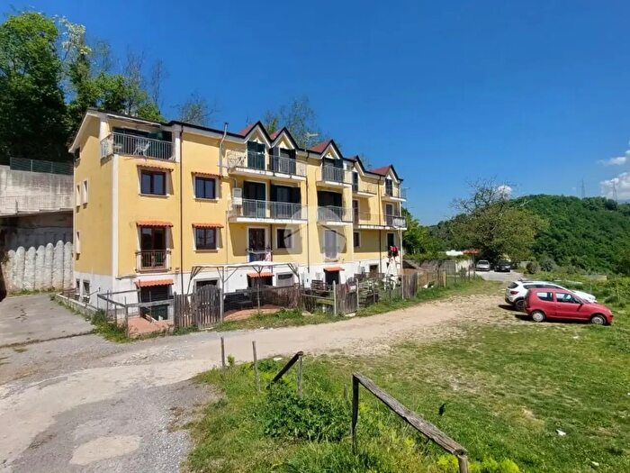 Appartamento trilocale in vendita in Via Acqua del Corvo, Pellezzano