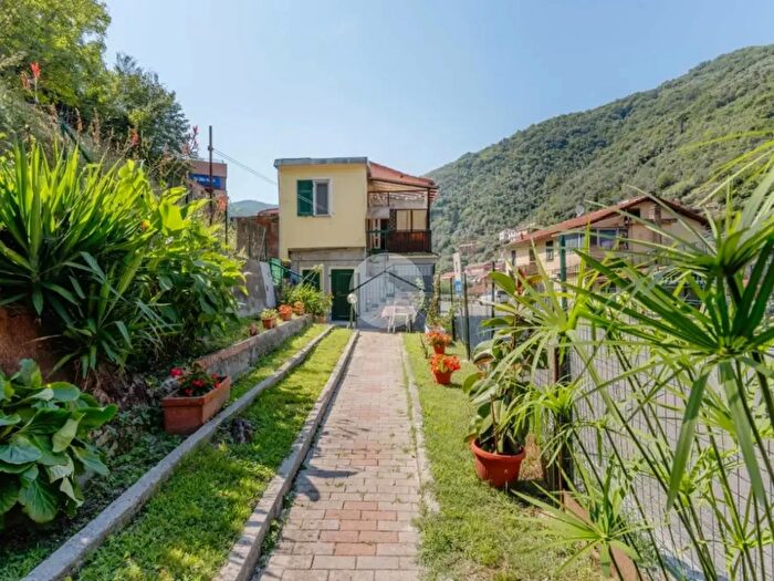 Casa quadrilocale in vendita in Via Ponte di Vexina, Recco