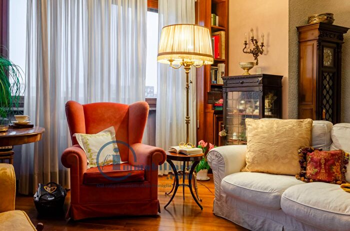 Appartamento con 5 locali in vendita in Via Parini, Corsico