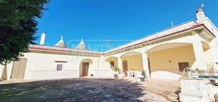 Casa con 8 locali in vendita in Martina Franca