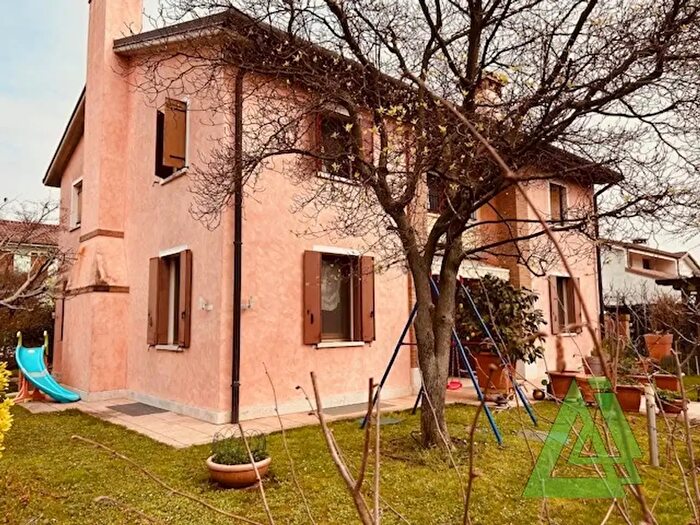 Casa con 6 locali in vendita in Castelfranco Veneto
