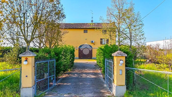 Casa con 5 locali in vendita in Via Tre Ponti, Carpi