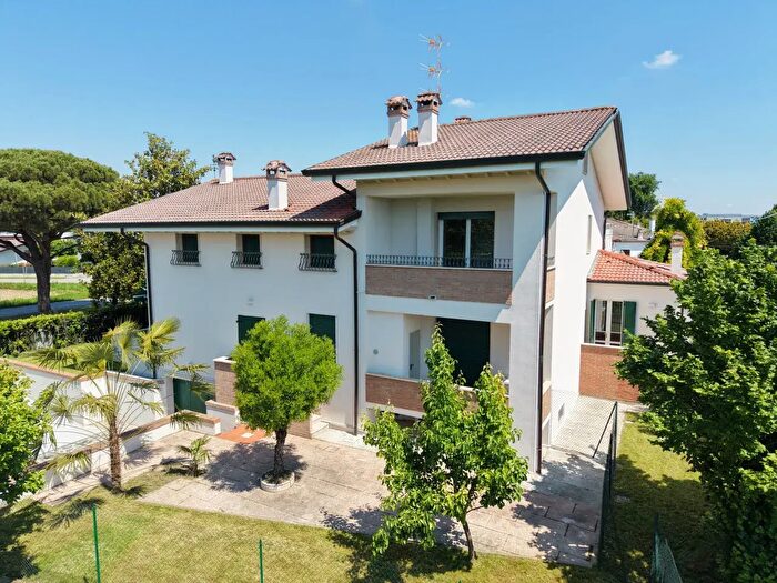 Casa con 5 locali in vendita in Via Pillon, Abano Terme