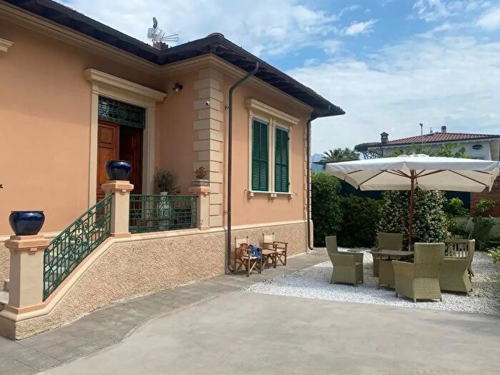 Casa con 5 locali in affitto in Forte Dei Marmi