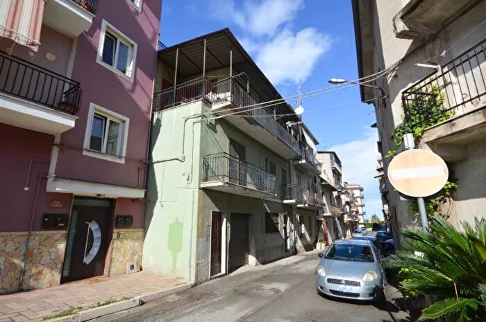 Casa con 12 locali in vendita in Crosia Via Savastano, Crosia