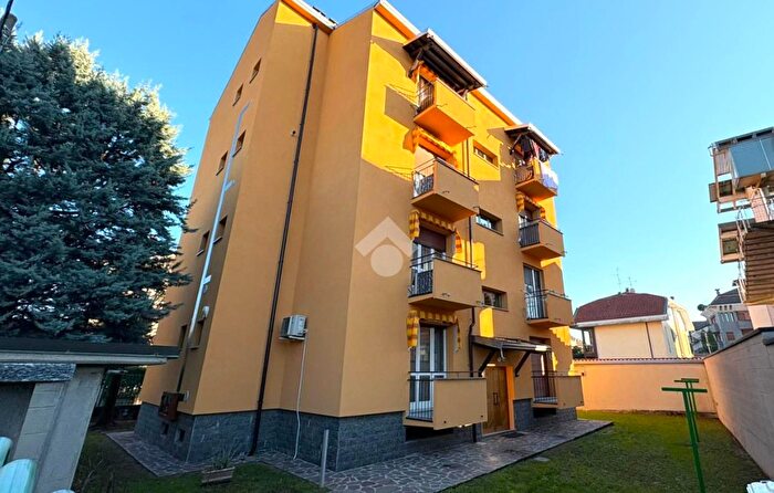 Appartamento trilocale in vendita in Via P Appiani, Senago