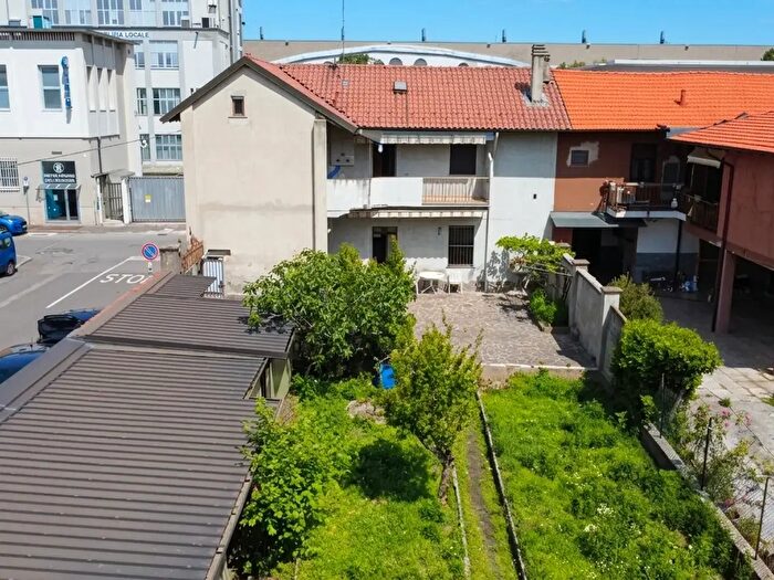 Casa con 5 locali in vendita in Via Alessandria, Legnano