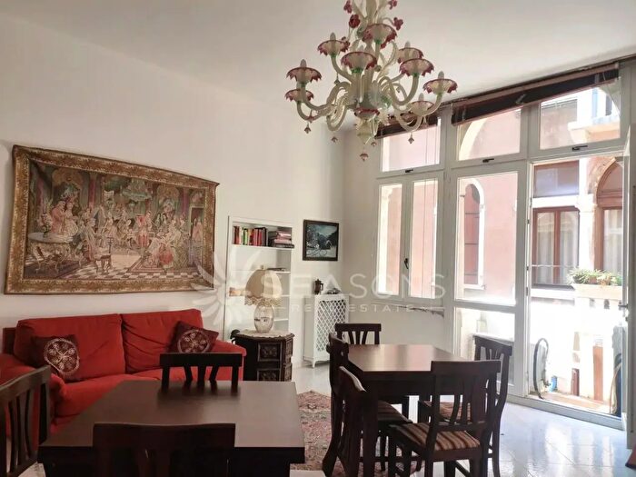 Appartamento con 6 locali in vendita in Venezia